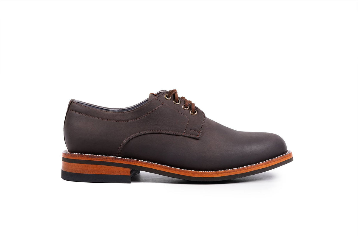 Derby Parker de piel color verde — detalle de la piel y costura — Miles & Louie