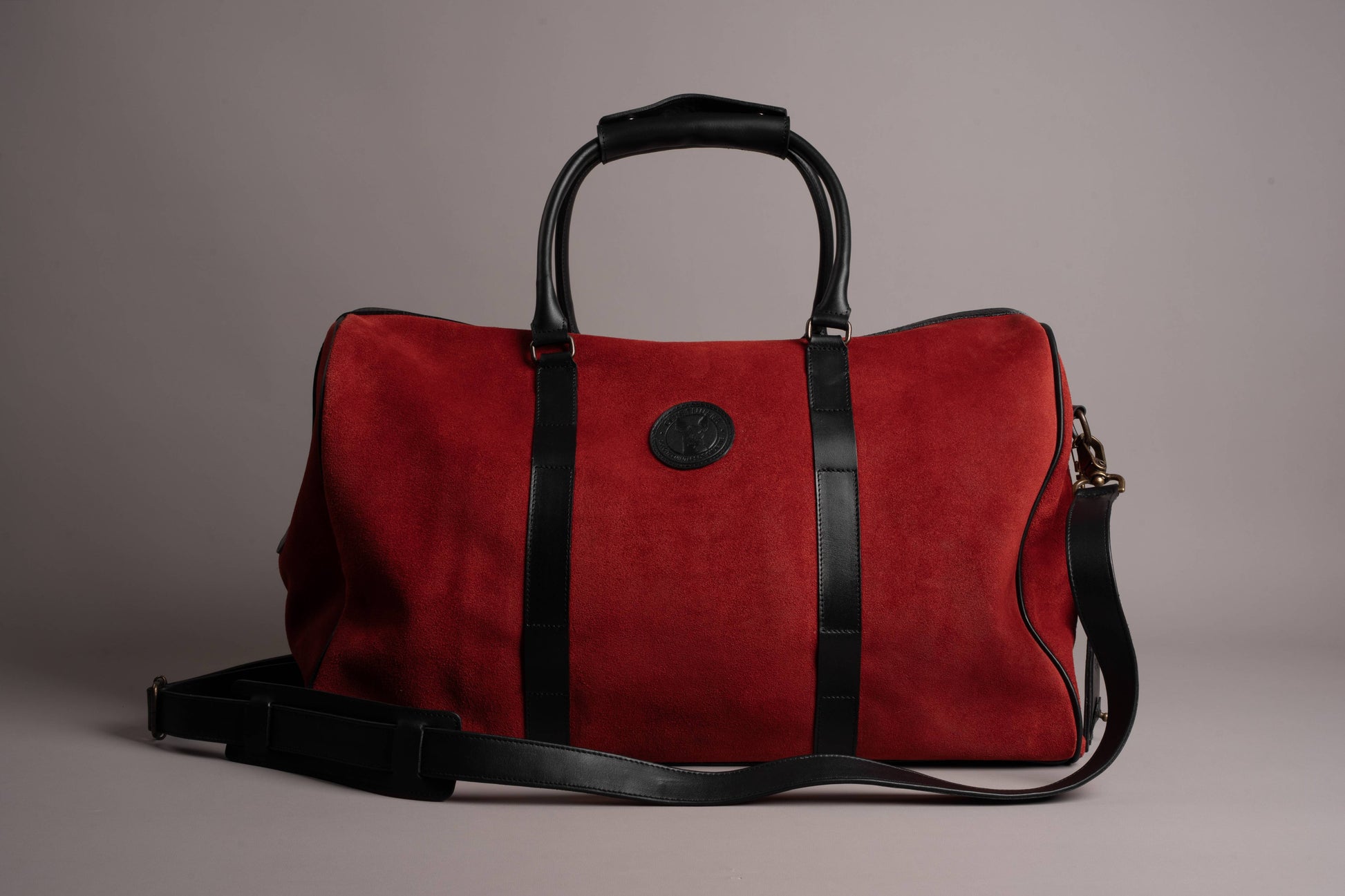 Xolos Gym Bag de piel — en uso — Miles & Louie