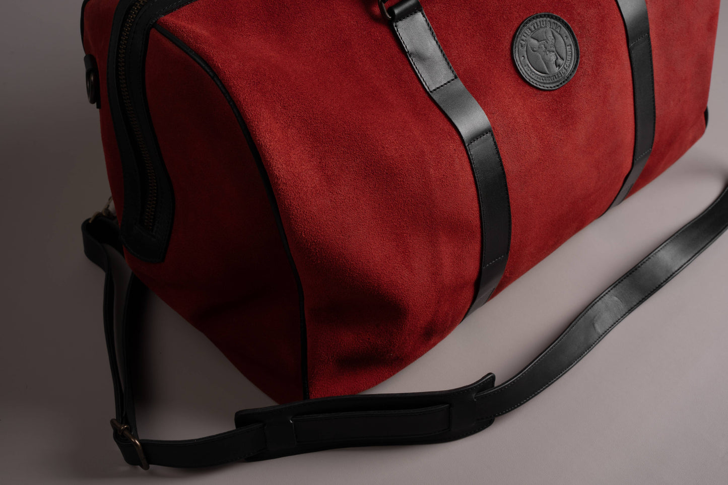 Xolos Gym Bag de piel — vista lateral (8) — Miles & Louie