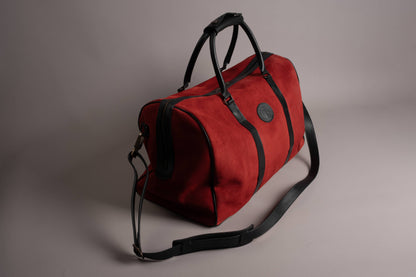 Xolos Gym Bag de piel — detalle de la piel y costura (9) — Miles & Louie