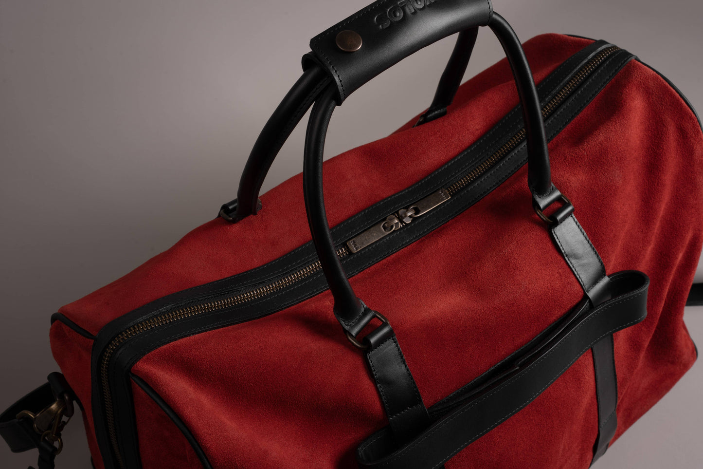 Xolos Gym Bag de piel — de cerca (13) — Miles & Louie