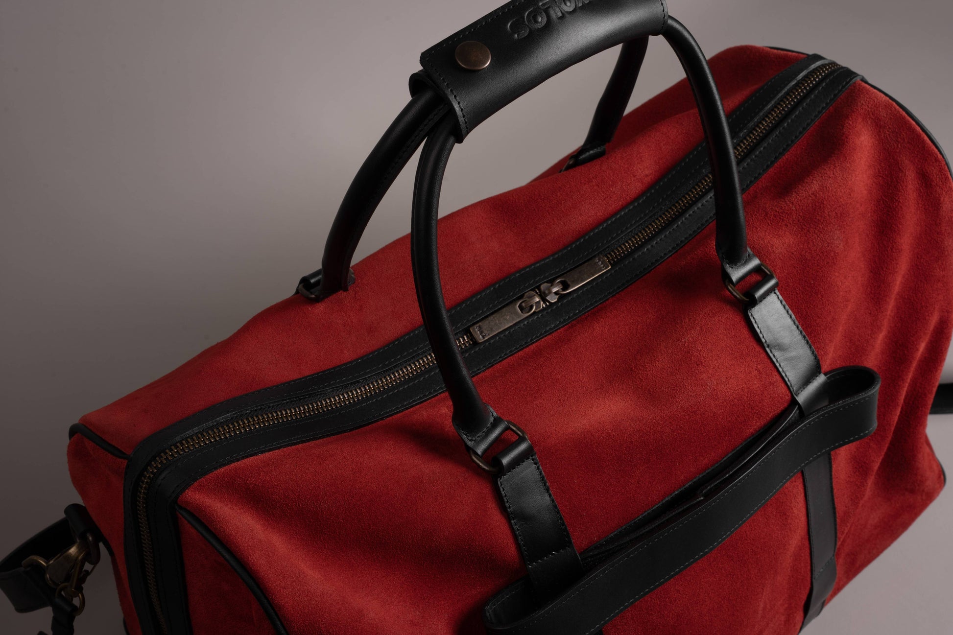 Xolos Gym Bag de piel — de cerca (13) — Miles & Louie