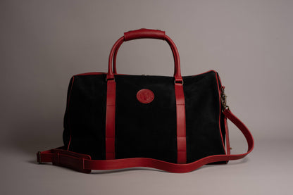 Xolos Gym Bag de piel — detalle de la piel y costura (15) — Miles & Louie