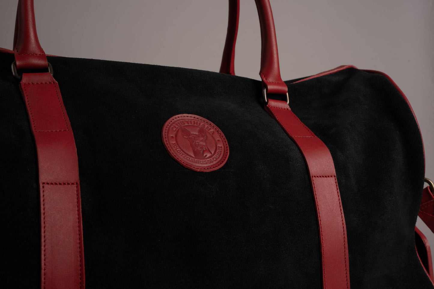 Xolos Gym Bag de piel — vista lateral (20) — Miles & Louie