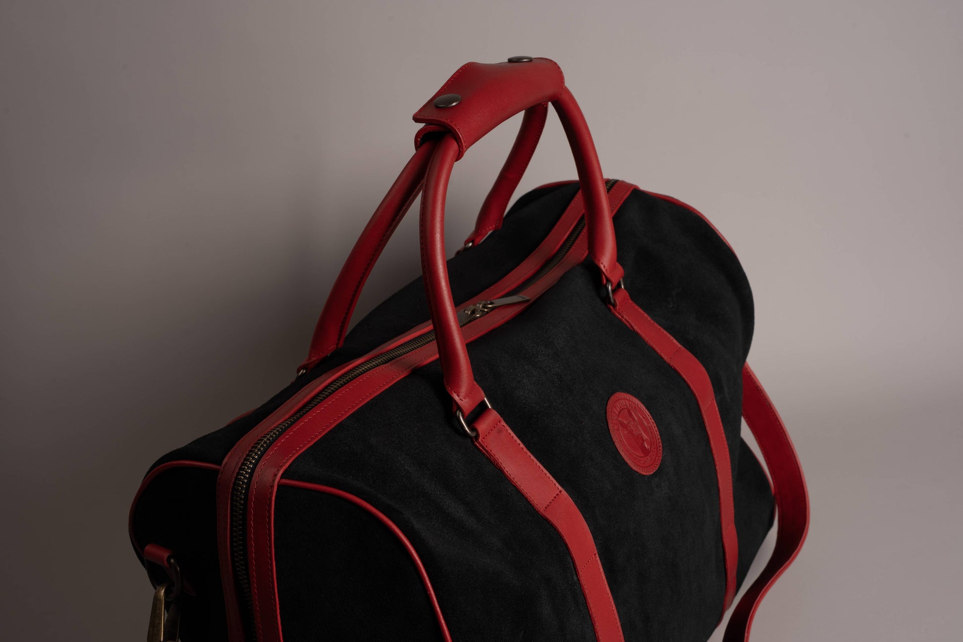 Xolos Gym Bag de piel — en uso (18) — Miles & Louie