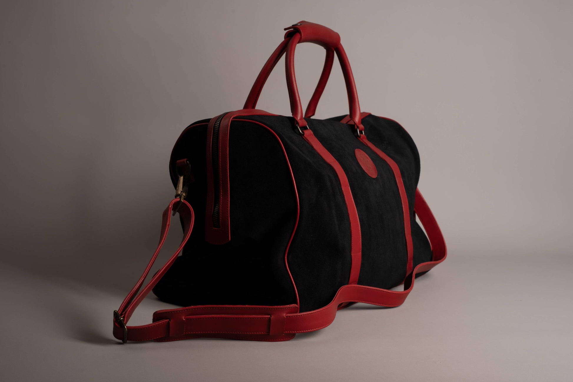 Xolos Gym Bag de piel — de cerca (19) — Miles & Louie