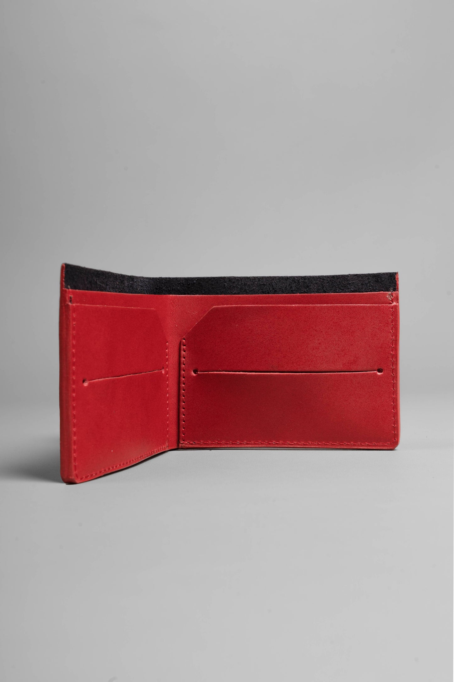 Xolos Bifold Wallet de piel color negro — vista posterior — Miles & Louie