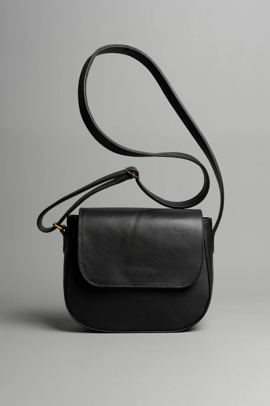 Aura Purse de piel — detalle de la piel y costura (9) — Miles & Louie