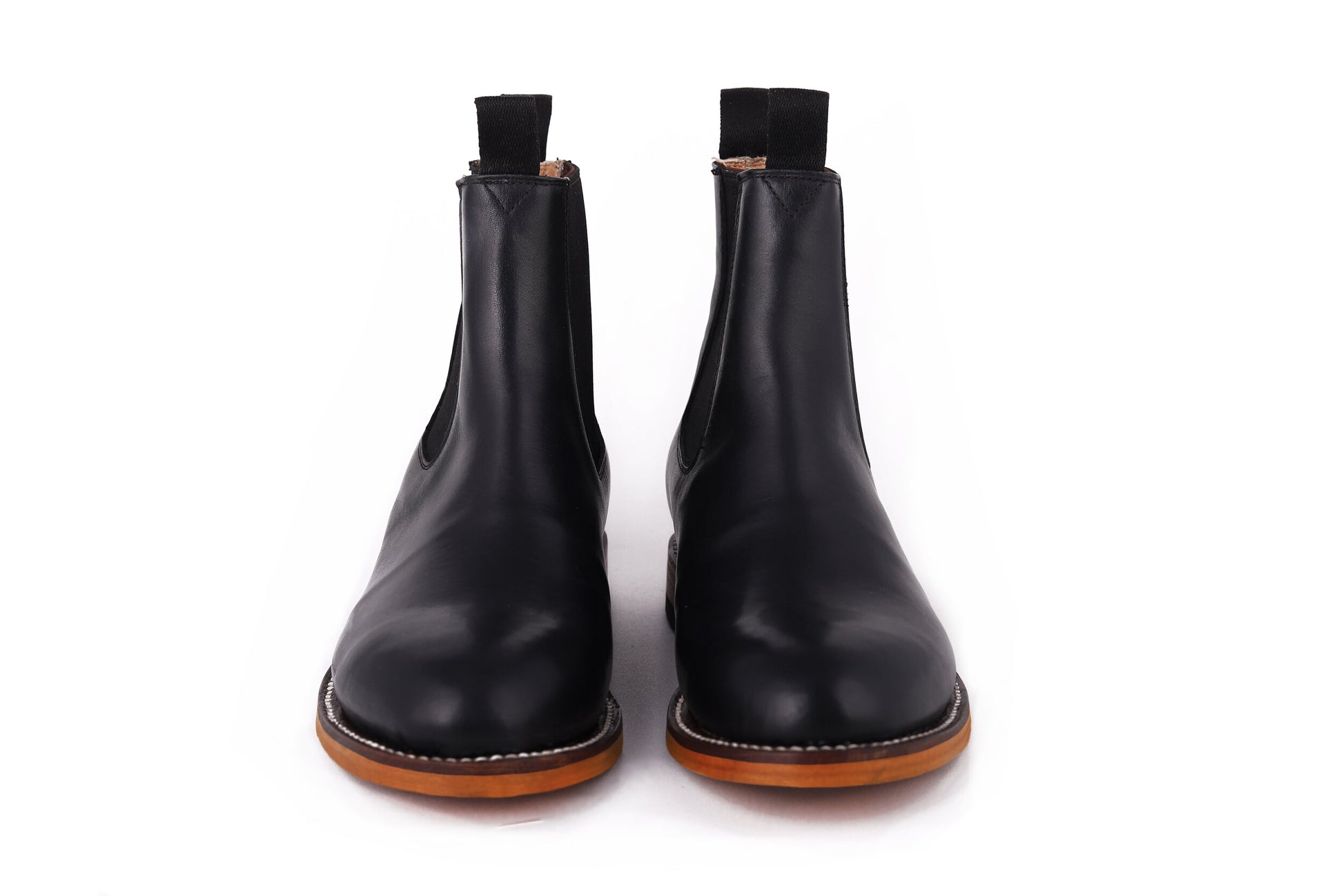 Chelsea Boot de piel — detalle de la piel y costura — Miles & Louie