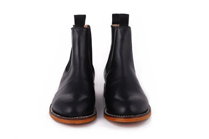 Chelsea Boot de piel — detalle de la piel y costura — Miles & Louie