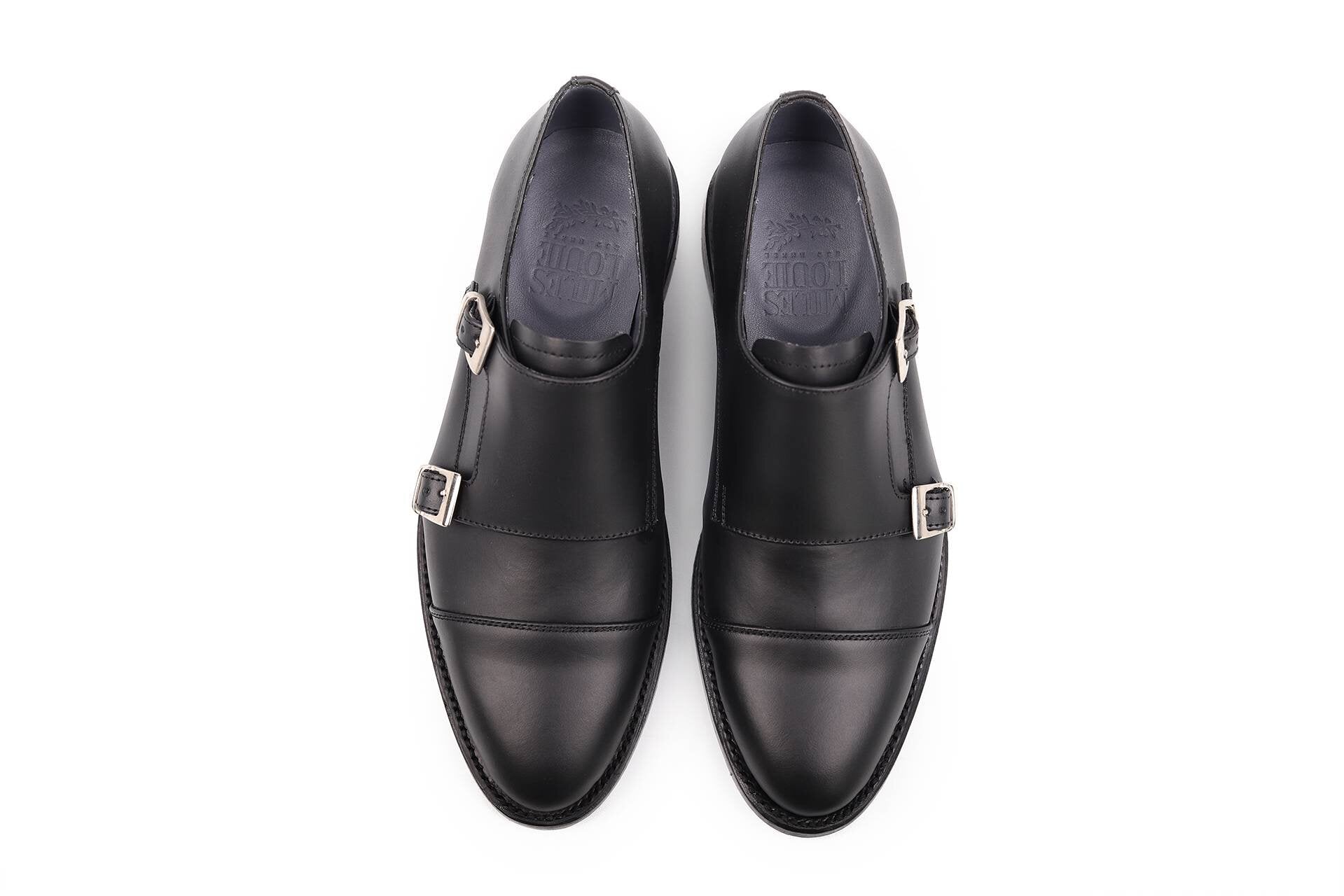 Captoe Monkstrap de piel color negro — en uso — Miles & Louie